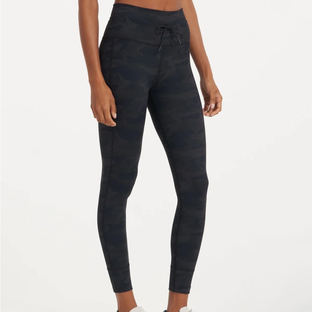Vuori Black Camo Daily Pocket Legging